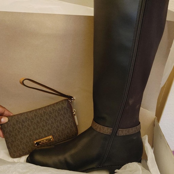 Micheal Kors - Picture 1 of 1